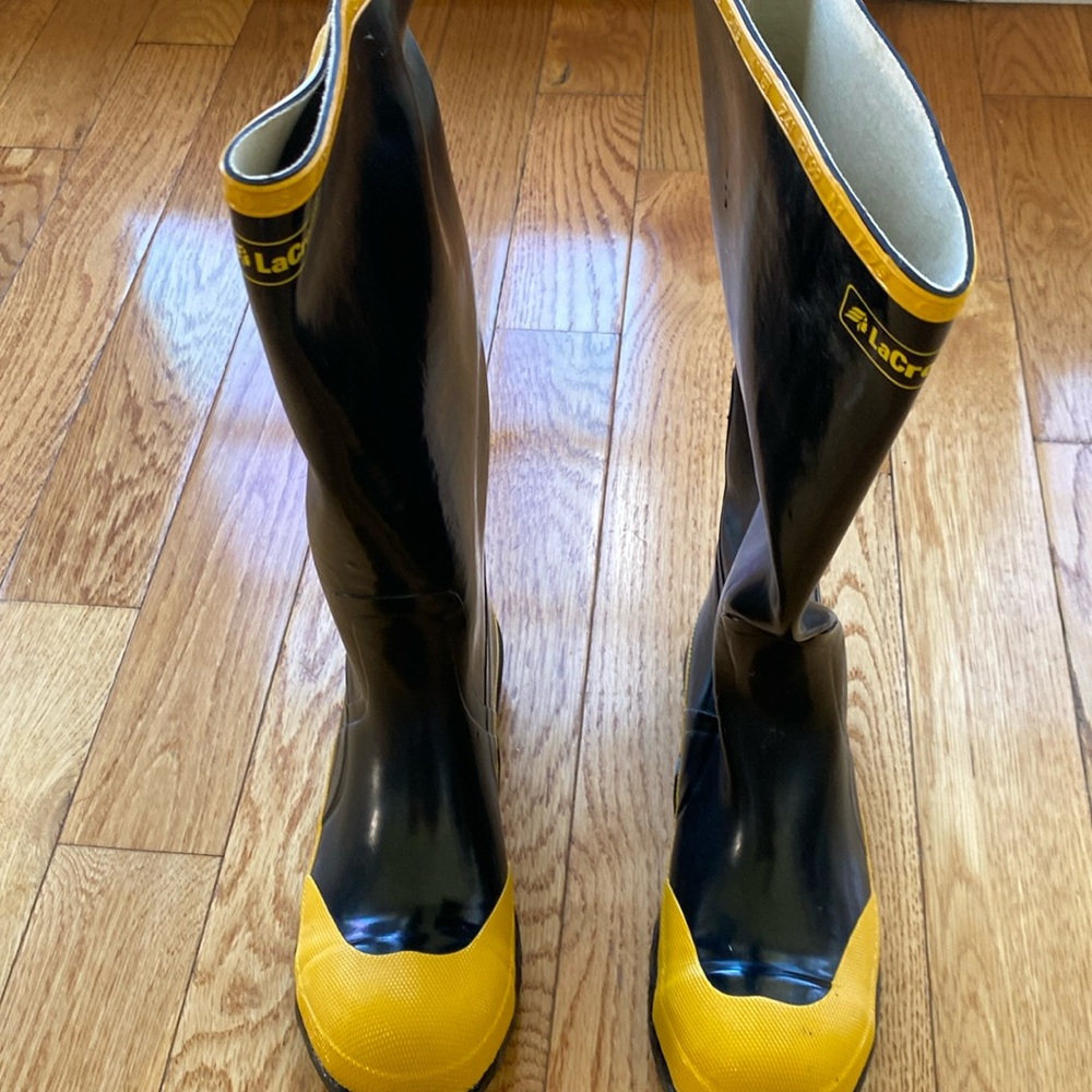 LaCrosse Steel Toe Knee Boot 16” Black, men’s size 6, like new.